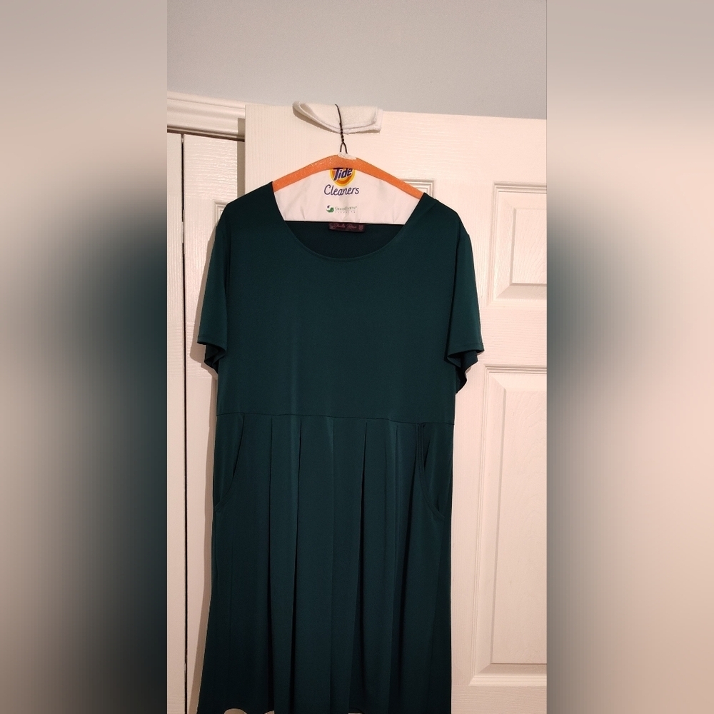 EUC Sheila Rose Green Swing Dress With Pockets In Dark Green